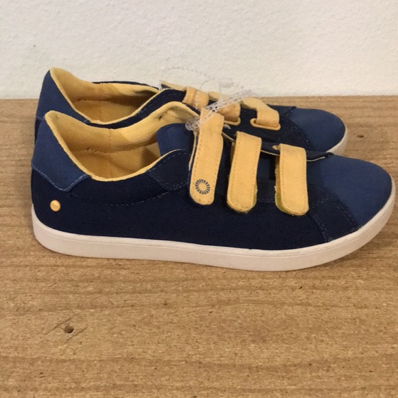 UGG GU(Sz-4 BigKids/Adult/Unisex)Easy on/off Velcro Sneakers-Great Shoes 4 Youth - Picture 6 of 9